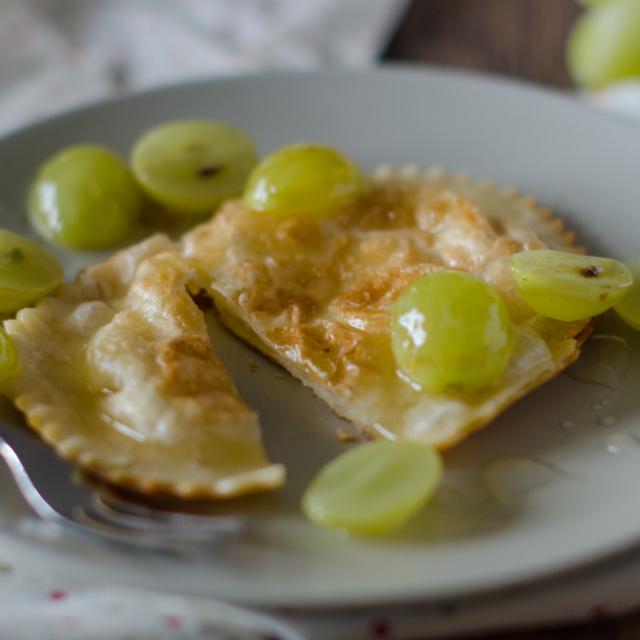 Seadas con uva caramellata