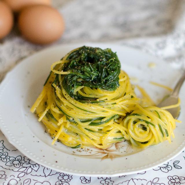 Spaghetti alla carbonara di agretti