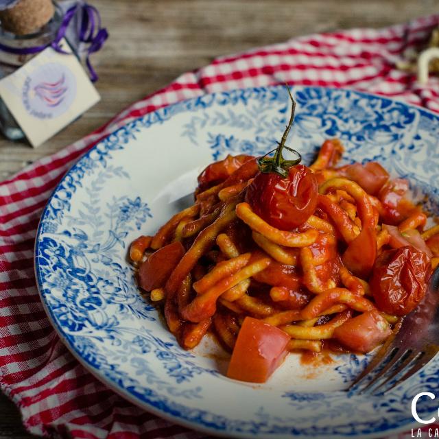Spaghettoni allo zafferano al triplo pomodoro