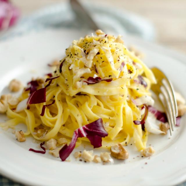 Tagliatelle al radicchio e alla fonduta di taleggio