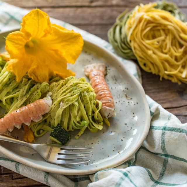 Tagliatelle scampi e fiori di zucca