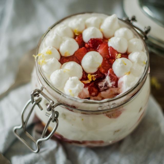 Tiramisù di yogurt alle fragole