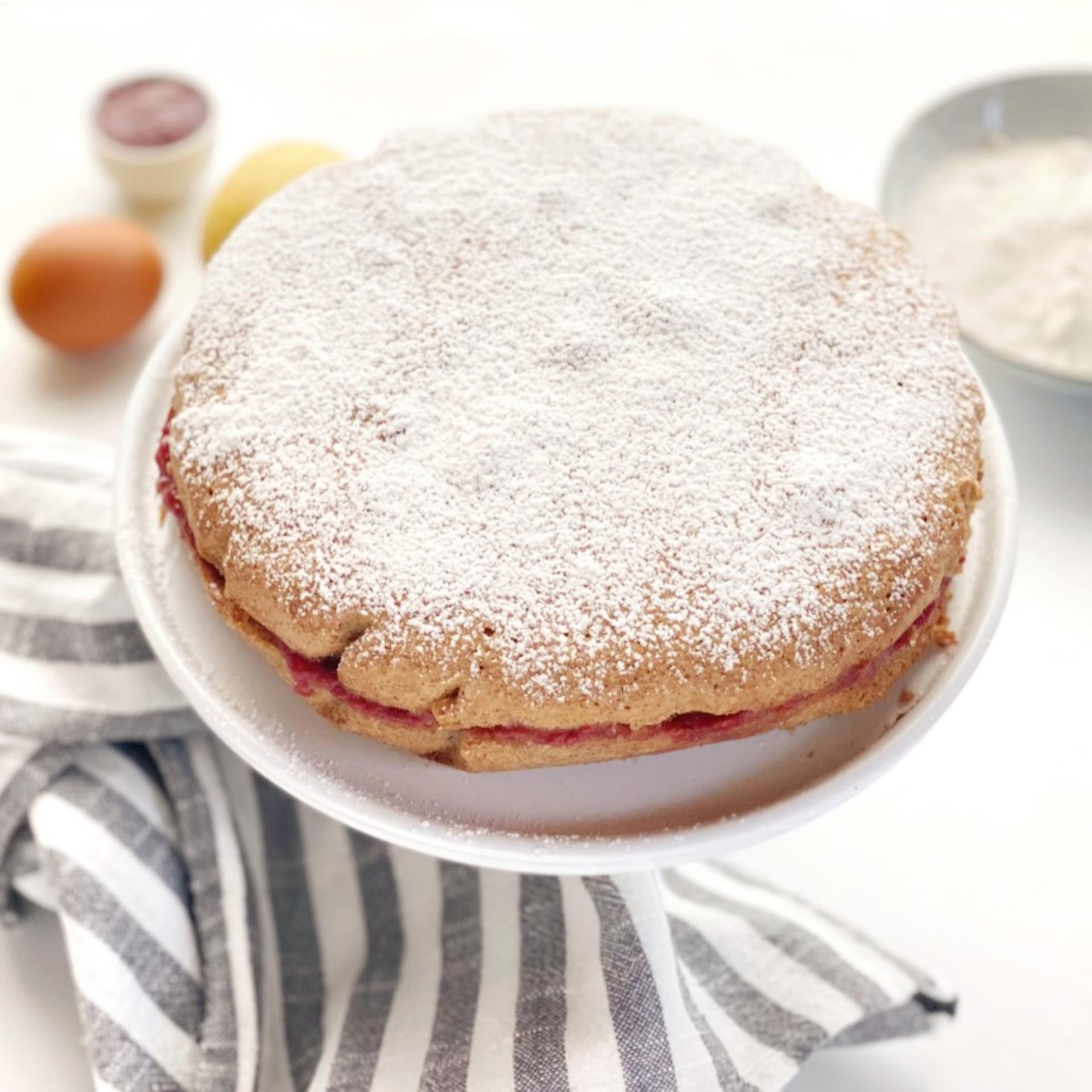 Torta di grano saraceno con confettura ai lamponi