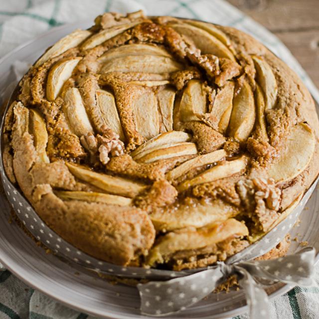 Torta di mele e noci