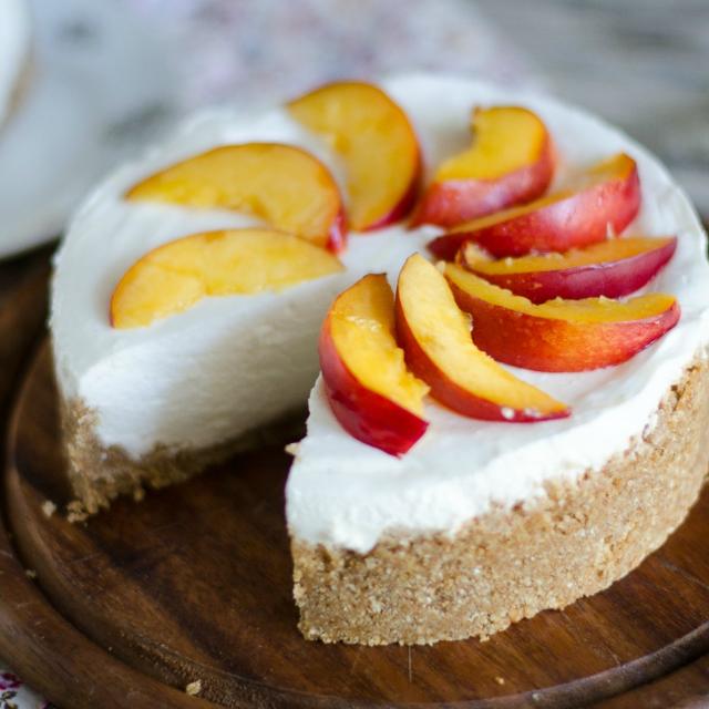 Torta fredda allo yogurt e frutta fresca