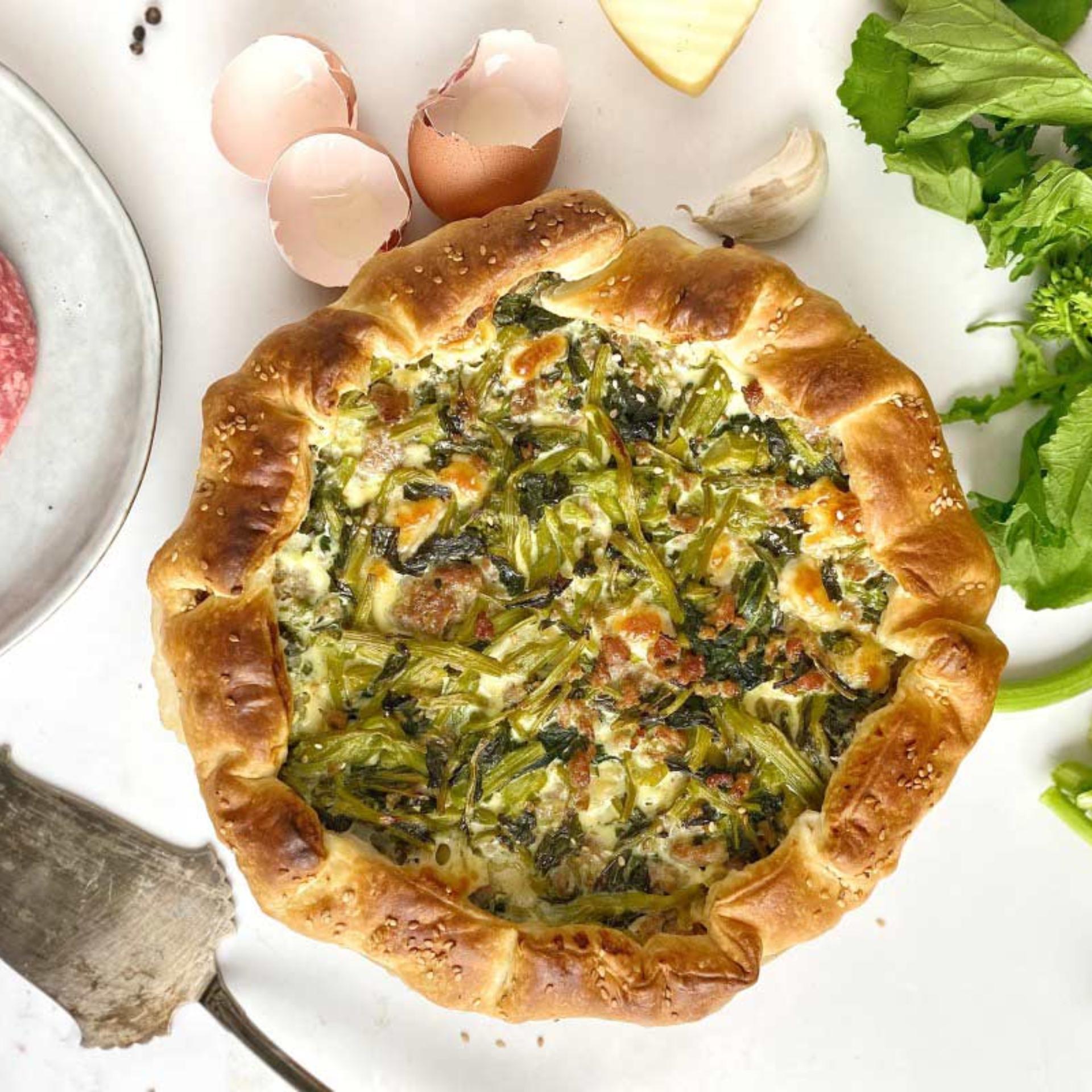 Torta salata con salsiccia e cime di rapa