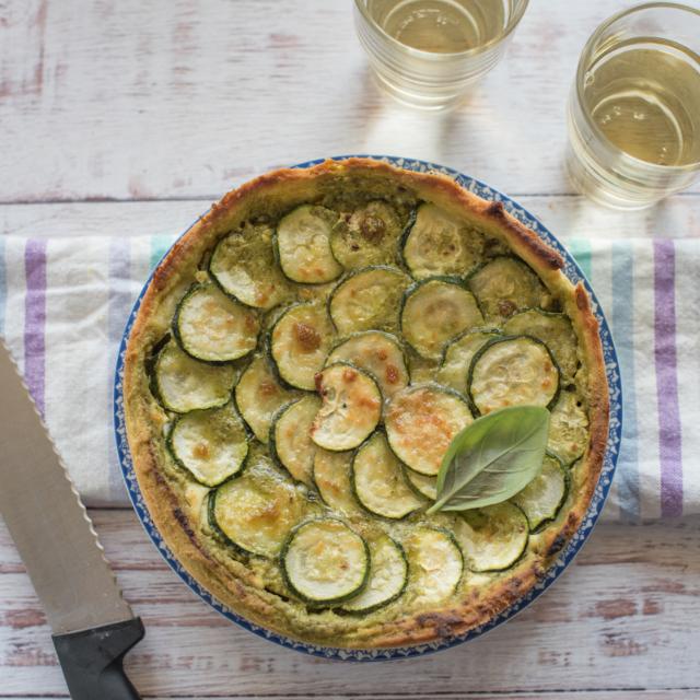 Torta salata con zucchine e pesto