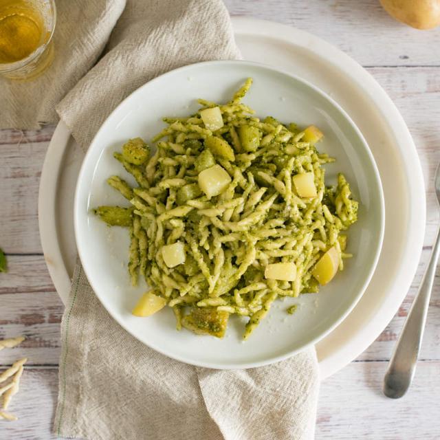 Trofie con pesto genovese e patate