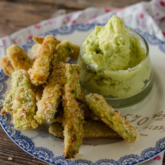 Zucchine stick con salsa speziata