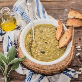 Zuppa etrusca con olio umbro