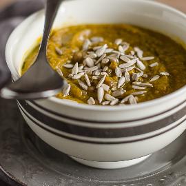 Zuppa speziata di zucca e lenticchie